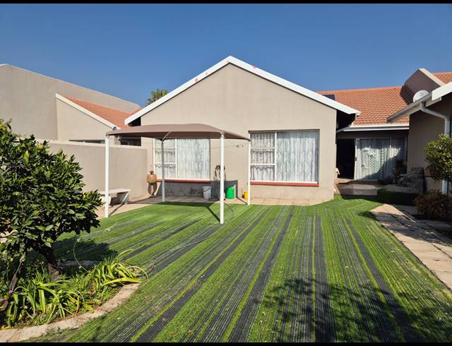 3 BEDROOM TOWNHOUSE FOR SALE IN VANDERBIJLPARK SW 2